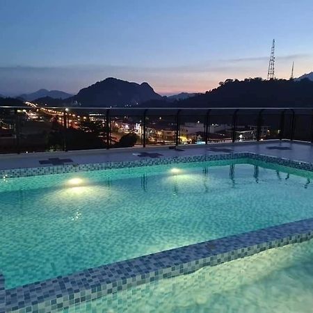 Adeen'S Suria Suite, Hotel Mutiara Гуа Мусанг Екстериор снимка